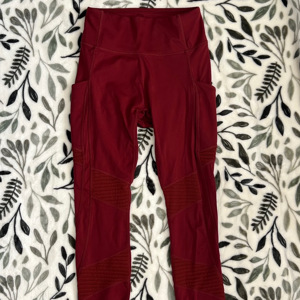 Fabletics Anywhere Motion365® Moto 7/8 Leggings | Umbria Red | Size Small